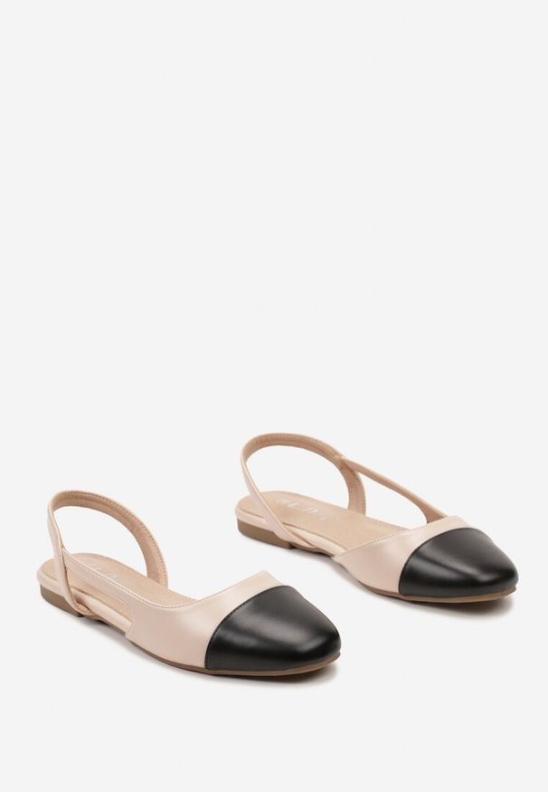 Born2be - Beżowe Płaskie Sandały z Odkrytą Piętą i Paskiem oraz Kontrastującym Noskiem Umielle. Zapięcie: pasek. Kolor: beżowy. Sezon: wiosna, lato. Styl: elegancki