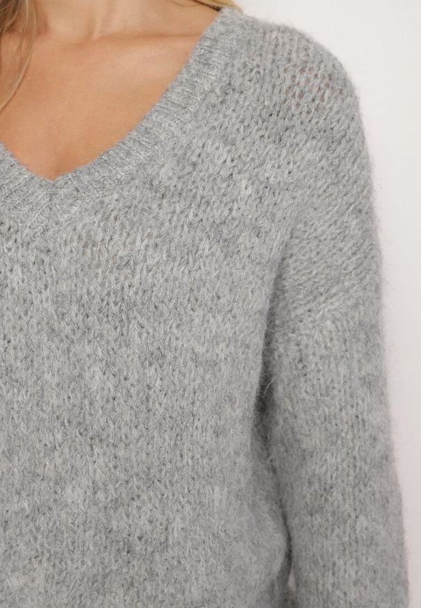 Born2be - Jasnoszary Sweter z Wełną i Rozszerzanymi Rękawami Sinara. Okazja: na co dzień. Kolor: szary. Materiał: wełna. Styl: elegancki, casual, klasyczny