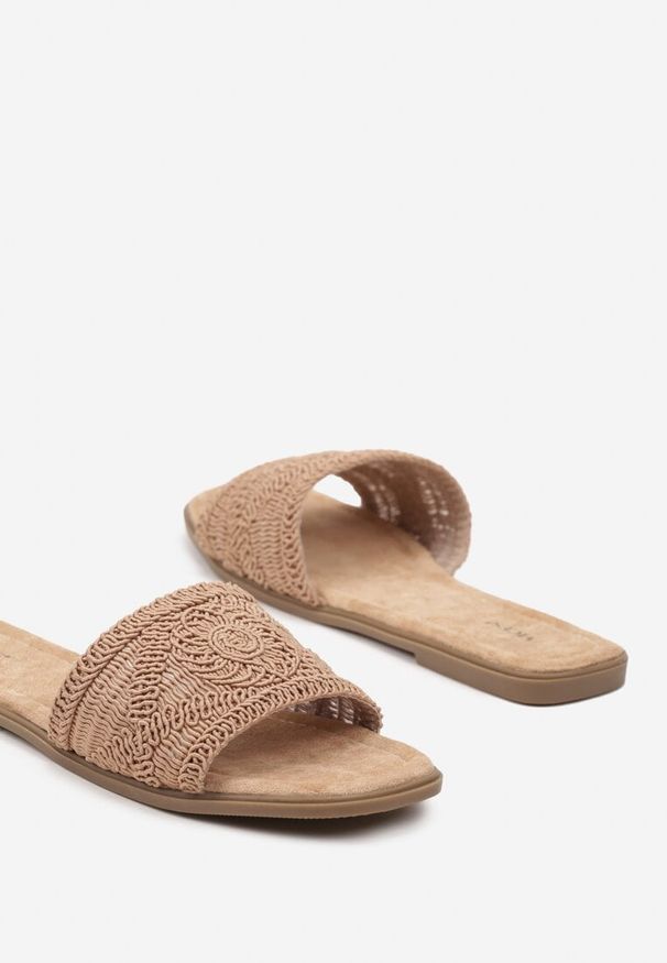 Renee - Ciemnobeżowe Plecione Klapki na Płaskiej Podeszwie w Stylu Boho Evielle. Kolor: beżowy. Sezon: lato. Obcas: na płaskiej podeszwie. Styl: boho
