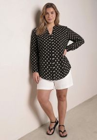 Born2be - Czarna Koszula z Wiskozy w Kropki z Metaliczną Nitką Ereis. Okazja: na co dzień. Kolekcja: plus size. Kolor: czarny. Materiał: wiskoza. Długość: długie. Wzór: kropki. Styl: elegancki, casual #3