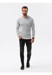 Ombre Clothing - Sweter męski - jasnoszary V5 - Rozmiar: M. Kolor: szary. Materiał: akryl, bawełna. Długość rękawa: długi rękaw. Długość: długie. Wzór: aplikacja. Sezon: zima, jesień