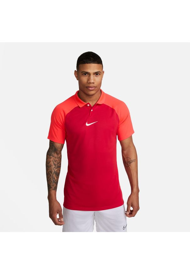 Koszulka treningowa męska Nike Academy Pro. Kolor: czerwony, wielokolorowy. Długość rękawa: krótki rękaw. Długość: krótkie. Sport: piłka nożna
