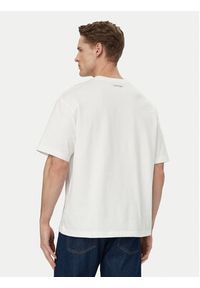 Calvin Klein Jeans T-Shirt LV04RE827G Biały Regular Fit. Kolor: biały. Materiał: bawełna #5