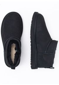 Ugg - Buty zimowe damskie UGG W Classic Ultra Mini (1116109-BLK). Wysokość cholewki: przed kostkę. Kolor: czarny. Materiał: jeans, wełna, zamsz, materiał. Szerokość cholewki: normalna. Sezon: zima. Styl: klasyczny, elegancki #4