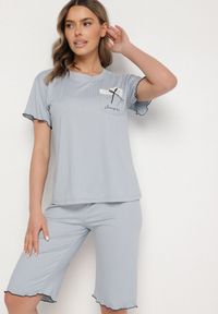 Born2be - Jasnoszary Komplet Piżamowy T-shirt i Spodnie Milarunea. Kolekcja: plus size. Kolor: szary