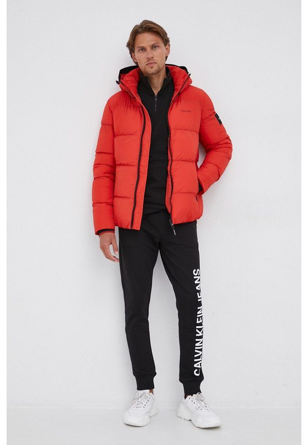 Calvin Klein Jeans Bluza bawełniana męska kolor czarny gładka. Okazja: na co dzień. Kolor: czarny. Materiał: bawełna. Długość rękawa: raglanowy rękaw. Długość: krótkie. Wzór: gładki, aplikacja. Styl: casual