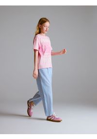 Reserved - Spodnie z gniecionej tkaniny - jasnoniebieski. Kolor: niebieski. Materiał: tkanina