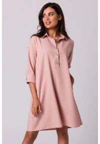 BeWear - Swobodna sukienka z kołnierzykiem guzikami i kieszeniami róż. Kolor: różowy. Materiał: materiał. Typ sukienki: trapezowe #2