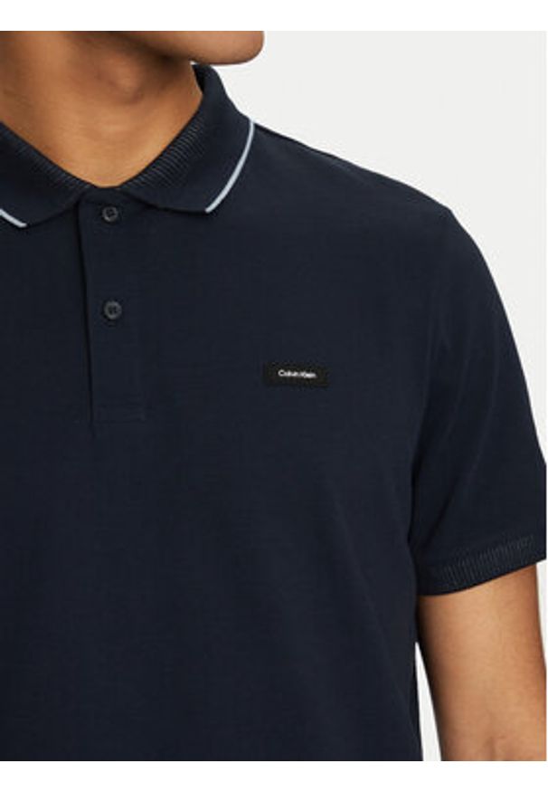 Calvin Klein Polo K10K114141 Granatowy Regular Fit. Typ kołnierza: polo. Kolor: niebieski. Materiał: bawełna