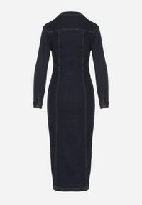 Born2be - Granatowa Jeansowa Sukienka Koszulowa o Taliowanym Kroju Neveala. Okazja: na co dzień. Kolor: niebieski. Materiał: jeans. Typ sukienki: koszulowe. Styl: klasyczny, casual. Długość: midi #6