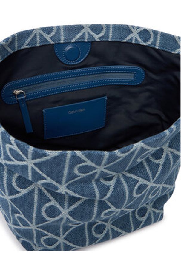 Calvin Klein Torebka Emblem Aop Denim Bucket LV04F3432G Niebieski. Kolor: niebieski