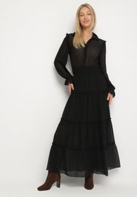 Born2be - Czarna Rozkloszowana Sukienka VICES Koszulowa w Stylu Retro Aravite. Okazja: na co dzień. Typ kołnierza: dekolt w kształcie V, kołnierz z falbankami, kołnierzyk klasyczny. Kolor: czarny. Długość rękawa: długi rękaw. Typ sukienki: koszulowe. Styl: retro #1