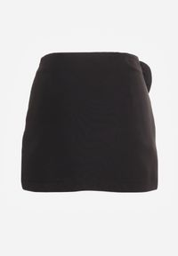 Renee - Czarne Spódnico-Spodenki Mini z Zakładką i Aplikacją w Kształcie Róży Pholia. Okazja: na co dzień. Kolor: czarny. Wzór: aplikacja. Styl: casual, elegancki #5