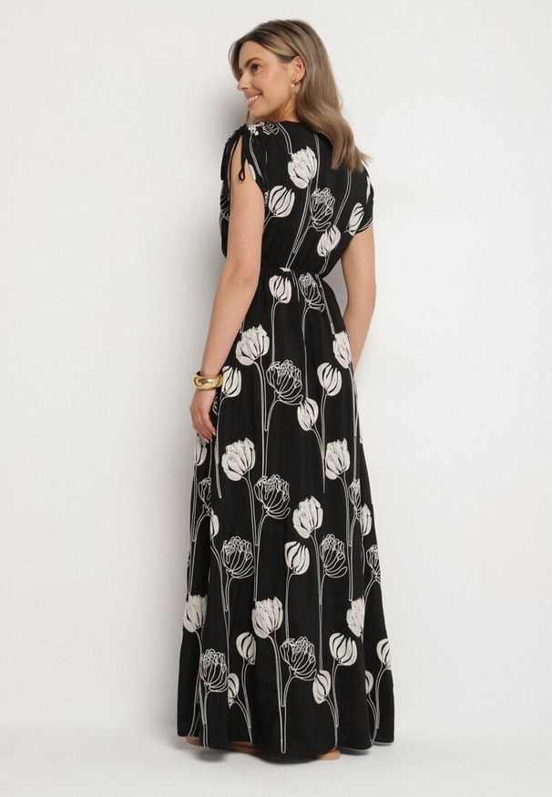 Born2be - Czarna Wiskozowa Sukienka w Hafty Lumiene. Okazja: na co dzień. Kolor: czarny. Materiał: wiskoza. Wzór: haft. Styl: casual, klasyczny, elegancki