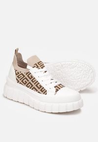 Born2be - Biało-Beżowe Sneakersy na Platformie z Geometrycznym Wzorem Lallana. Nosek buta: okrągły. Kolor: biały. Materiał: materiał, guma. Szerokość cholewki: normalna. Wzór: geometria. Obcas: na platformie #5