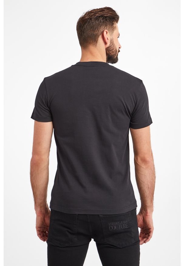 Versace Jeans Couture - T-shirt VERSACE JEANS COUTURE. Długość rękawa: krótki rękaw. Długość: krótkie. Wzór: nadruk