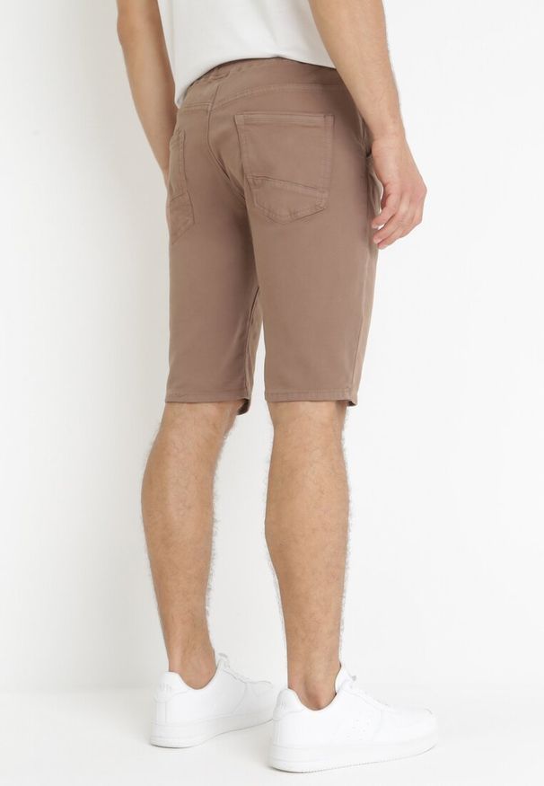 Born2be - Brązowe Szorty z Gumką w Talii i Podwiniętymi Nogawkami Feven. Okazja: na co dzień. Kolor: brązowy. Sezon: lato. Styl: casual