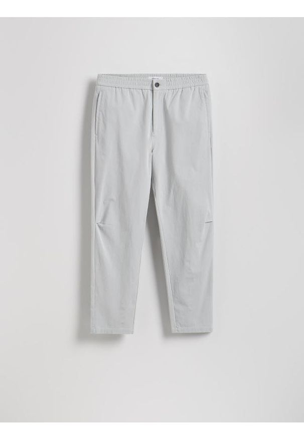 Reserved - Spodnie joggery - jasnoszary. Kolor: szary. Materiał: tkanina, bawełna