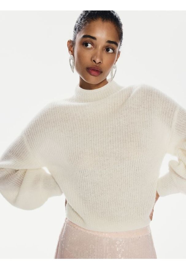 Reserved - Sweter z wełną - złamana biel. Materiał: wełna