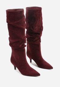 Born2be - Bordowe Marszczone Kozaki na Obcasie Typu Kaczuszka Alevitte. Okazja: na co dzień. Zapięcie: bez zapięcia. Kolor: czerwony. Materiał: jeans. Obcas: na obcasie. Styl: klasyczny, casual, elegancki. Wysokość obcasa: średni #7