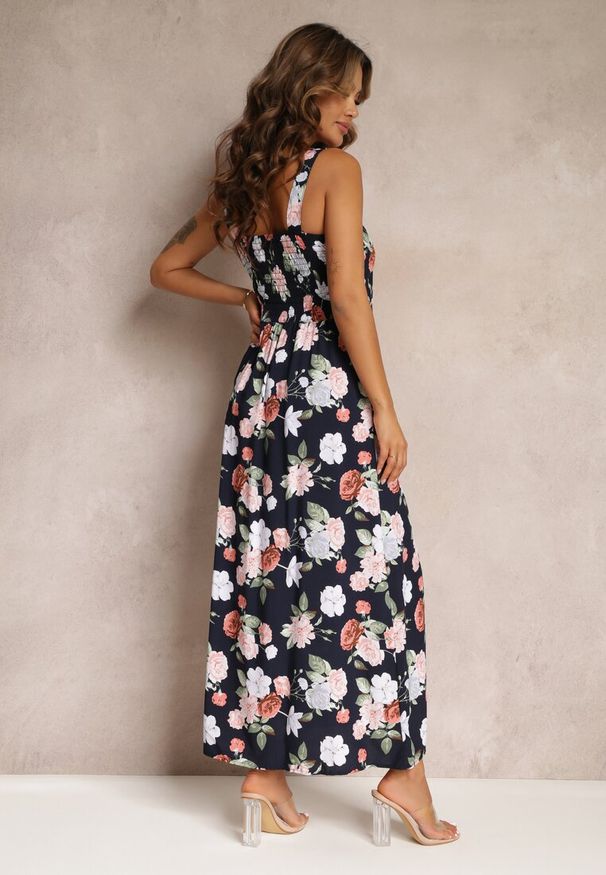 Renee - Czarna Sukienka Maxi w Kwiaty z Rozkloszowanym Dołem na Ramiączkach Aletaina. Kolor: czarny. Długość rękawa: na ramiączkach. Wzór: kwiaty. Sezon: lato, wiosna. Długość: maxi