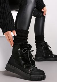 Born2be - Czarne Śniegowce Ozdobione Futerkiem Przy Sznurowaniu Avionea. Okazja: na spacer, na co dzień. Kolor: czarny. Materiał: futro. Wzór: aplikacja. Styl: casual #5
