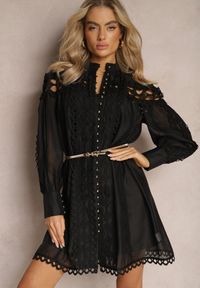 Renee - Czarna Koszulowa Sukienka Mini z Paskiem Zdobiona Koronką Organdi. Kolor: czarny. Materiał: koronka. Wzór: aplikacja, koronka. Sezon: lato. Typ sukienki: koszulowe. Długość: mini