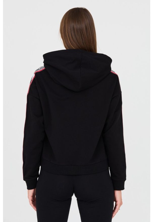 MOSCHINO Czarna bluza z kapturem i lampasami. Typ kołnierza: kaptur. Kolor: czarny