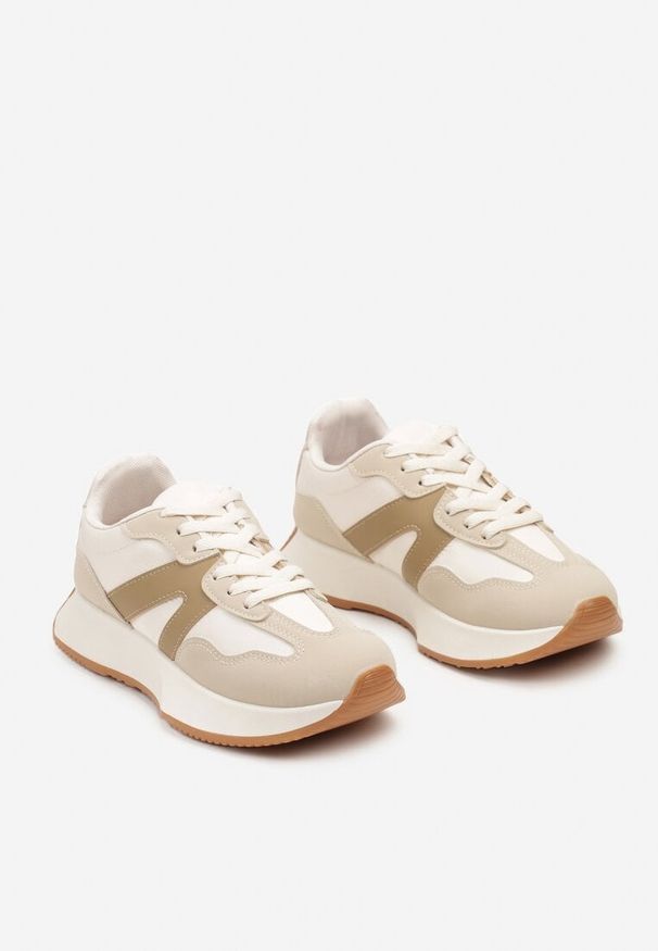 Renee - Beżowe Sneakersy na Płaskiej Podeszwie z Geometryczną Wstawką Sewla. Okazja: na co dzień. Nosek buta: okrągły. Zapięcie: sznurówki. Kolor: beżowy. Materiał: jeans, materiał. Wzór: geometria. Obcas: na płaskiej podeszwie. Wysokość obcasa: niski
