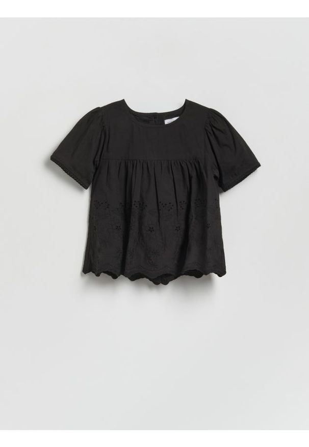 Reserved - Bluzka z ażurowym dołem - czarny. Kolor: czarny. Materiał: bawełna. Wzór: ażurowy