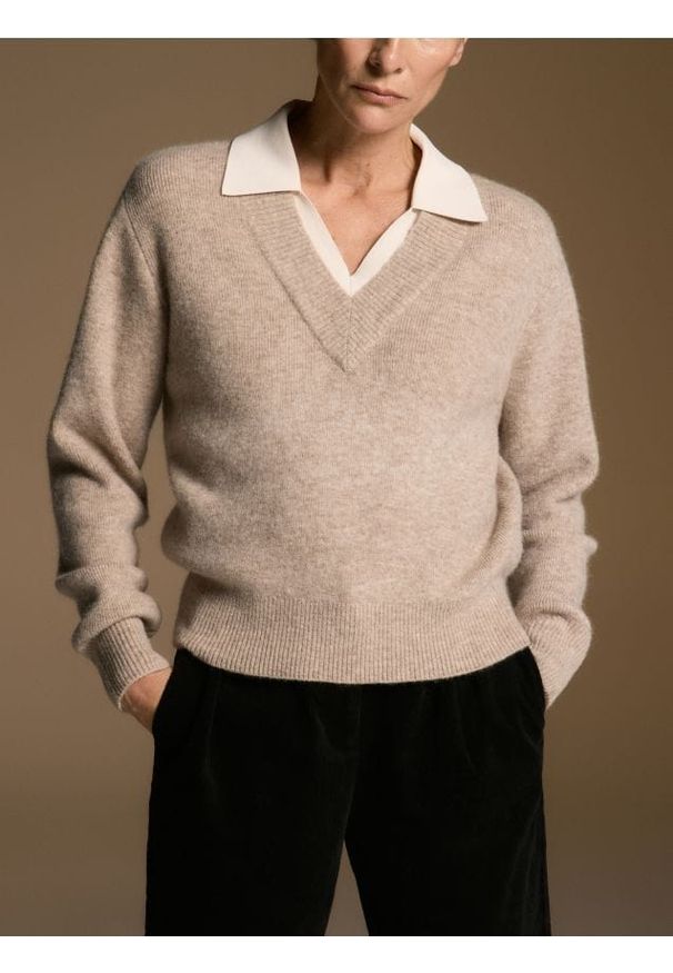 Reserved - Sweter z wełną - beżowy. Kolor: beżowy. Materiał: wełna