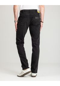 Wrangler - MESKIE SPODNIE WRANGLER GREENSBORO BLACK RINSE 112362309. Okazja: na co dzień. Sezon: lato. Styl: casual, klasyczny #6