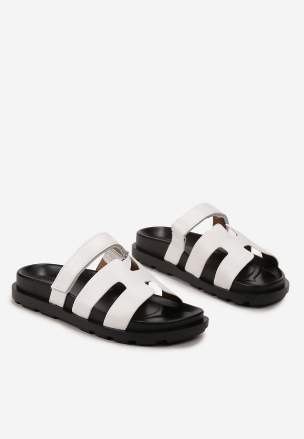 Renee - Białe Wsuwane Klapki z Zapieciem na Rzep Beriolla. Okazja: na co dzień. Kolor: biały. Materiał: jeans. Sezon: lato. Styl: elegancki, casual, klasyczny