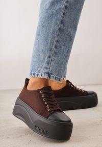 Born2be - Ciemnobrązowe Sneakersy VICES na Grubej Podeszwie z Napisem Zelka. Okazja: na co dzień. Kolor: brązowy. Wzór: napisy. Obcas: na platformie #1