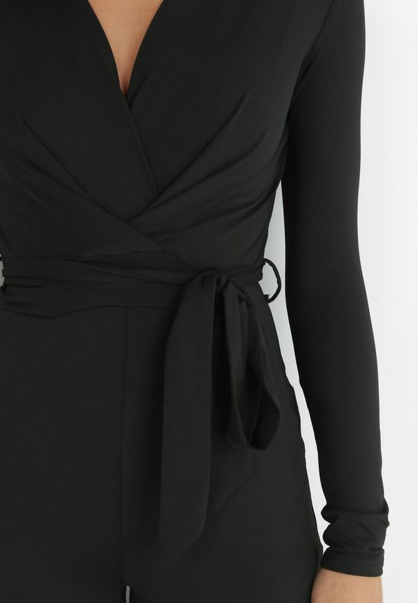 Born2be - Czarny Kombinezon z Kopertowym Dekoltem Cizine. Okazja: na co dzień. Kolor: czarny. Długość rękawa: długi rękaw. Długość: długie. Styl: casual