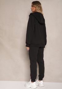 Renee - Czarny Komplet Dresowy Zdobiony Tłoczeniem Bluza z Kapturem i Joggery Tuseira. Kolor: czarny. Materiał: dresówka. Wzór: aplikacja #5