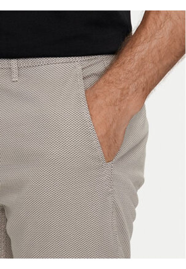 BOSS - Boss Chinosy 50513036 Beżowy Slim Fit. Kolor: beżowy. Materiał: bawełna
