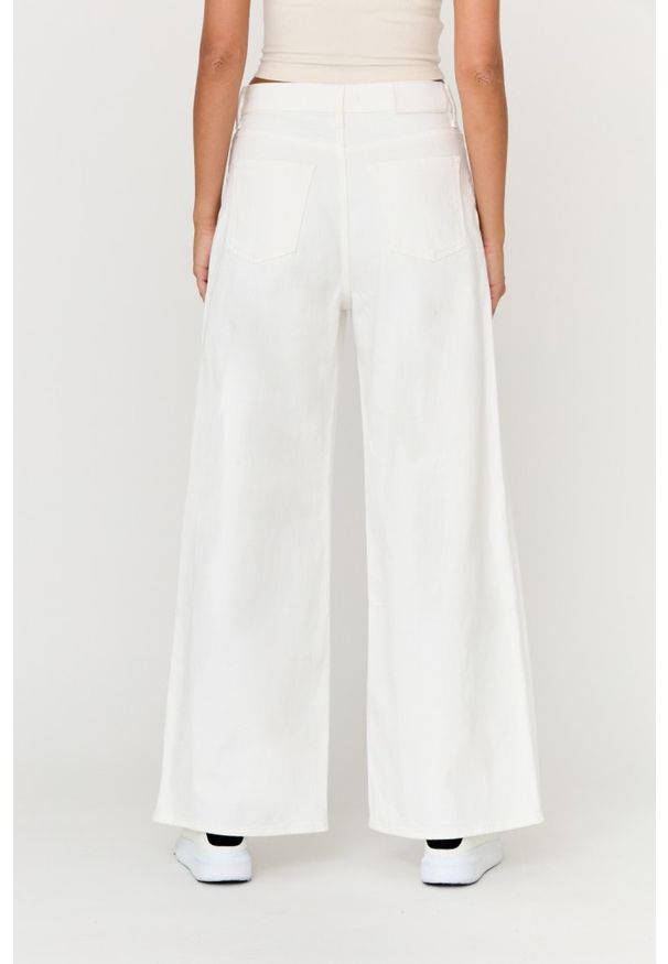 7 FOR ALL MANKIND Białe jeansy damskie Zoey Milk, Rozmiar 29. Kolor: biały. Styl: elegancki