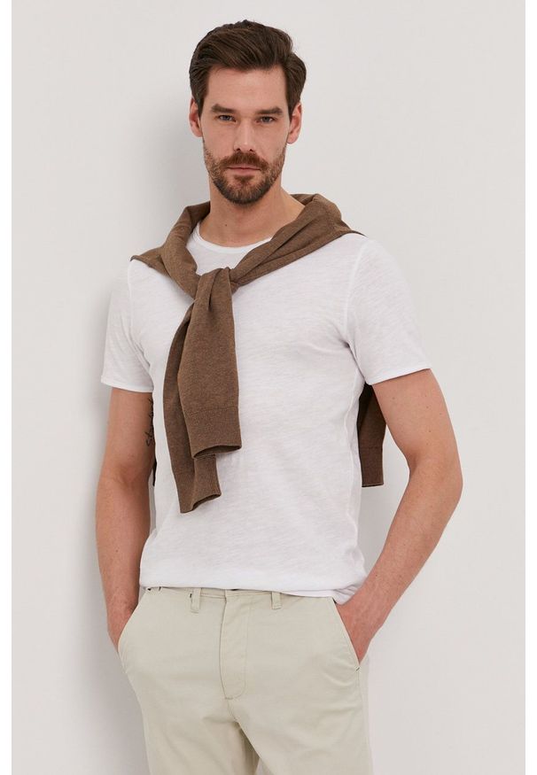 Selected - T-shirt. Okazja: na co dzień. Kolor: biały. Materiał: materiał. Wzór: gładki. Styl: casual