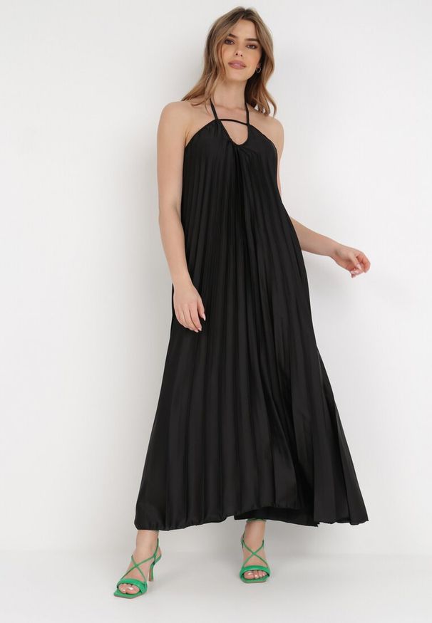 Born2be - Czarna Sukienka Satynowa Canice. Kolor: czarny. Materiał: satyna. Wzór: geometria. Długość: maxi