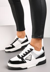 Renee - Czarno-Białe Sneakersy na Platformie Blossina. Kolor: czarny. Obcas: na platformie