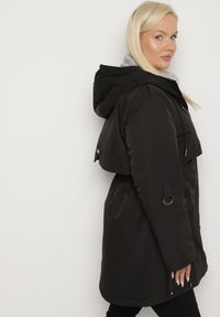 Born2be - Czarna Kurtka Typu Parka z Kapturem i Podpinanymi Rękawami Falunea. Okazja: na co dzień, na spacer. Typ kołnierza: kaptur. Kolekcja: plus size. Kolor: czarny. Materiał: jeans. Styl: klasyczny, sportowy, casual, elegancki #3