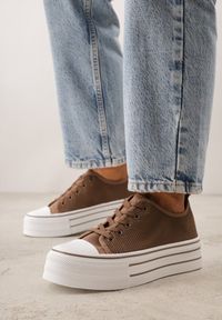 Renee - Brązowe Plecione Trampki na Platformie Irivana. Kolor: brązowy. Materiał: zamsz, jeans. Szerokość cholewki: normalna. Wzór: haft. Obcas: na platformie. Styl: sportowy, boho #5