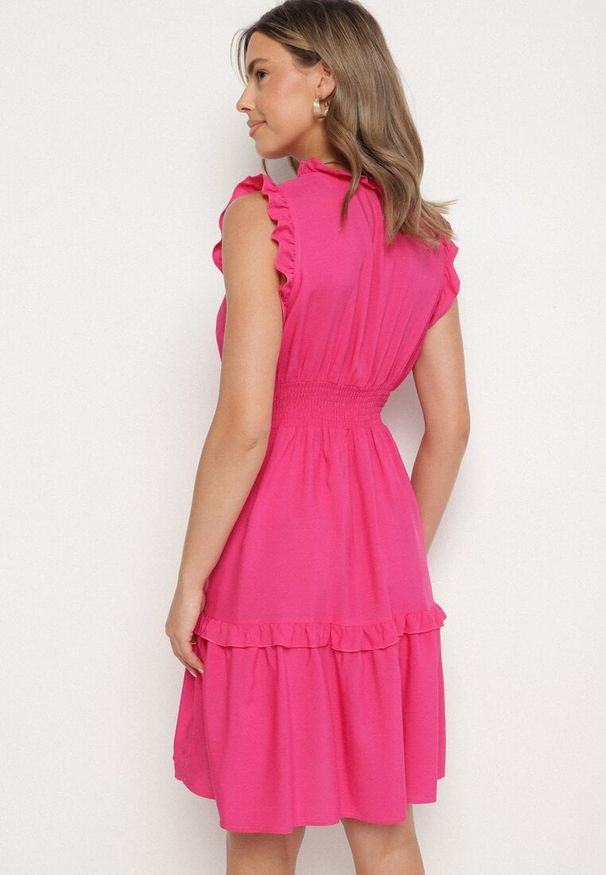 Born2be - Fuksjowa Sukienka z Wiskozą o Rozkloszowanym Kroju Bez Rękawów Folerose. Typ kołnierza: dekolt w serek. Kolor: różowy. Materiał: wiskoza. Długość rękawa: bez rękawów. Sezon: wiosna, lato. Typ sukienki: rozkloszowane. Styl: elegancki