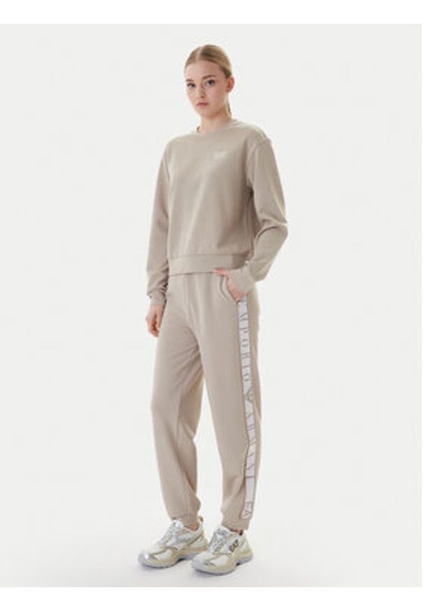 EA7 Emporio Armani Dres 7W001157 AF12501 U6225 Beżowy Regular Fit. Kolor: beżowy. Materiał: syntetyk