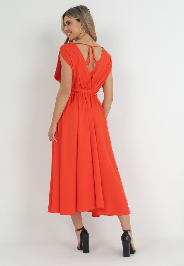Born2be - Pomarańczowa Sukienka Maxi z Materiałowym Paskiem i Kopertowym Dekoltem Istilla. Okazja: na wesele, na co dzień, na ślub cywilny. Typ kołnierza: dekolt kopertowy. Kolor: pomarańczowy. Materiał: materiał. Typ sukienki: kopertowe. Styl: casual. Długość: maxi
