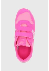 New Balance Buty dziecięce kolor różowy. Nosek buta: okrągły. Zapięcie: rzepy. Kolor: różowy. Materiał: guma