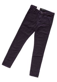 Wrangler - WRANGLER SKINNY PURPLE W28KPJ74F. Materiał: sztruks. Wzór: aplikacja