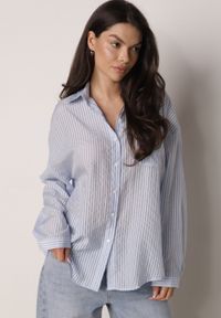 Born2be - Niebieska Koszula o Kroju Oversize z Tencelu w Paski Ozdobiona Haftem Tidine. Okazja: na co dzień, na spotkanie biznesowe, do pracy. Kolor: niebieski. Materiał: poliester, jeans. Wzór: aplikacja, haft, paski. Styl: casual, biznesowy #4