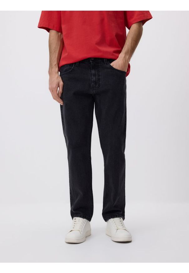 Reserved - Jeansy straight z efektem sprania - szary. Kolor: szary